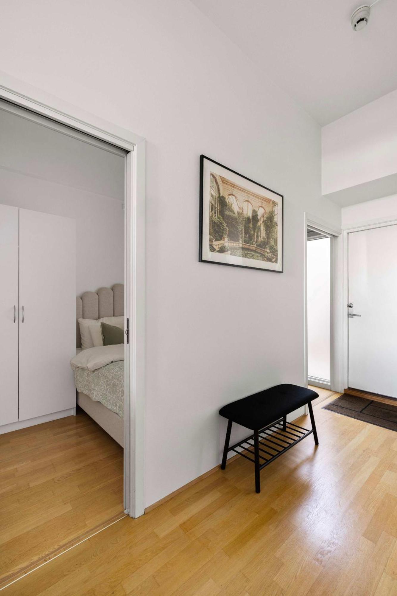 Dinbnb L Cozy Modern In - 1 Min To Tram Lägenhet