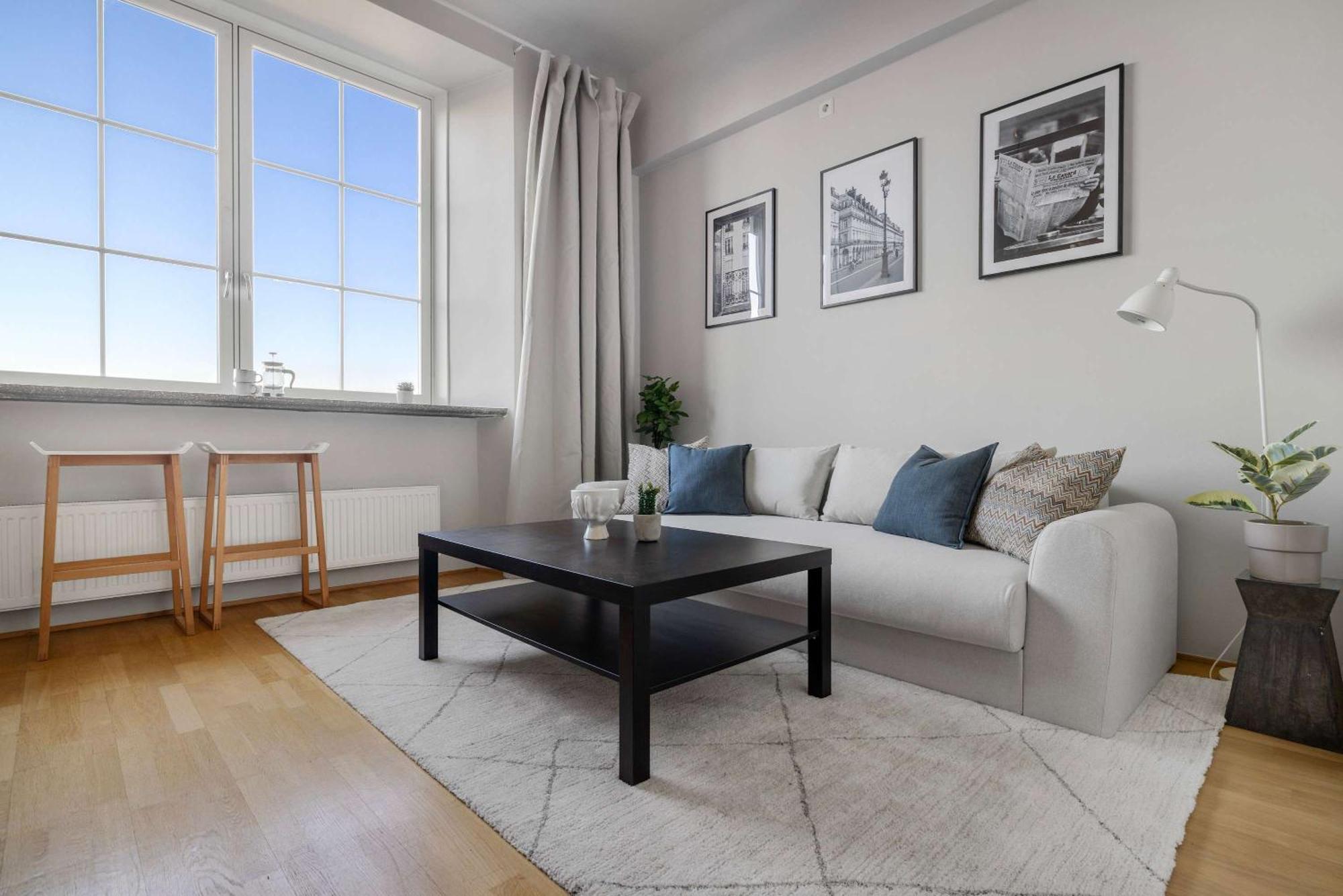 Dinbnb L Cozy Modern In - 1 Min To Tram Lägenhet